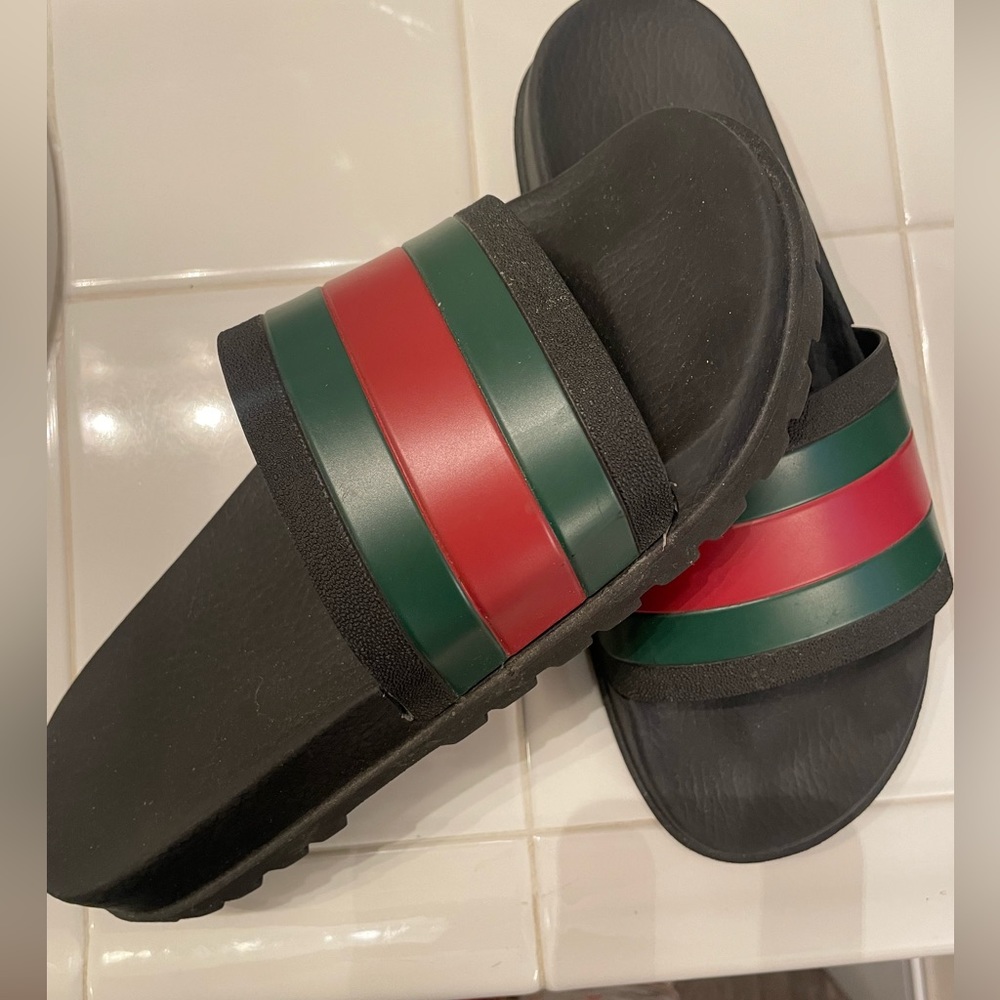Men’s Gucci sandals. Almost new.